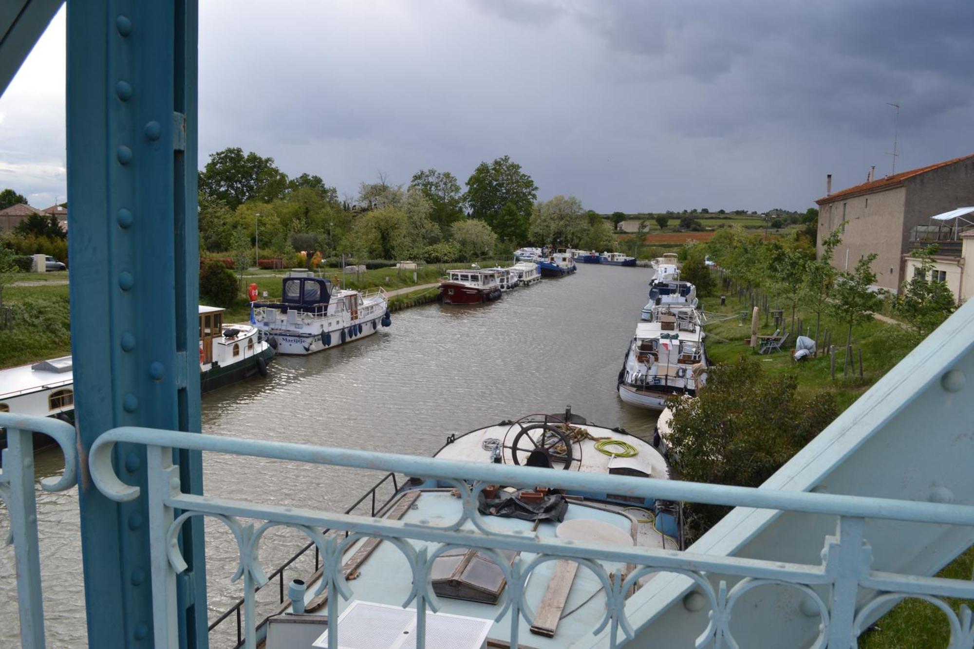 L'Instant Canal Capestang Bagian luar foto