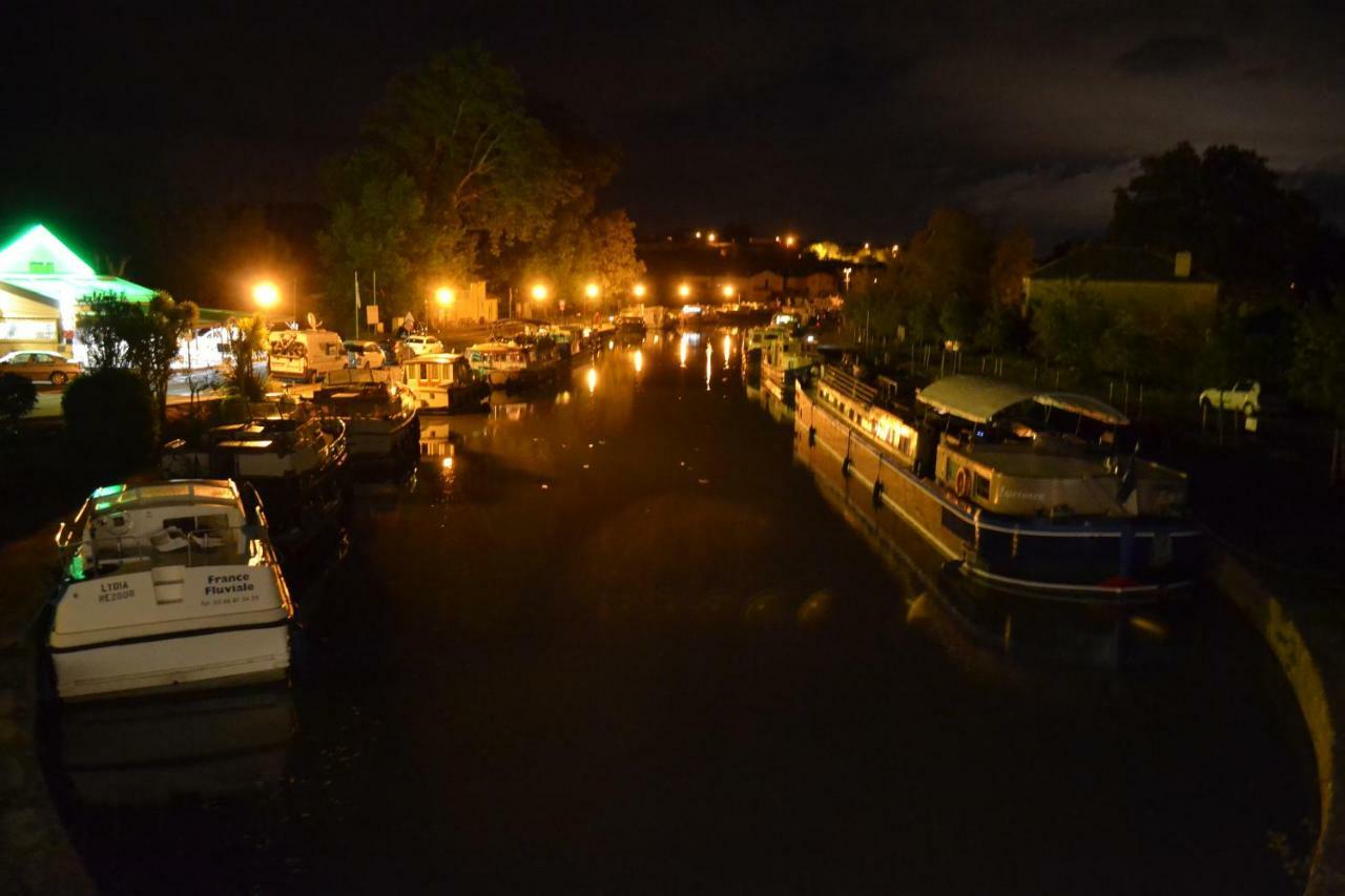 L'Instant Canal Capestang Bagian luar foto