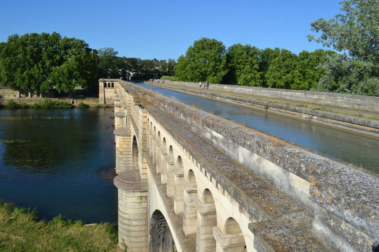 L'Instant Canal Capestang Bagian luar foto