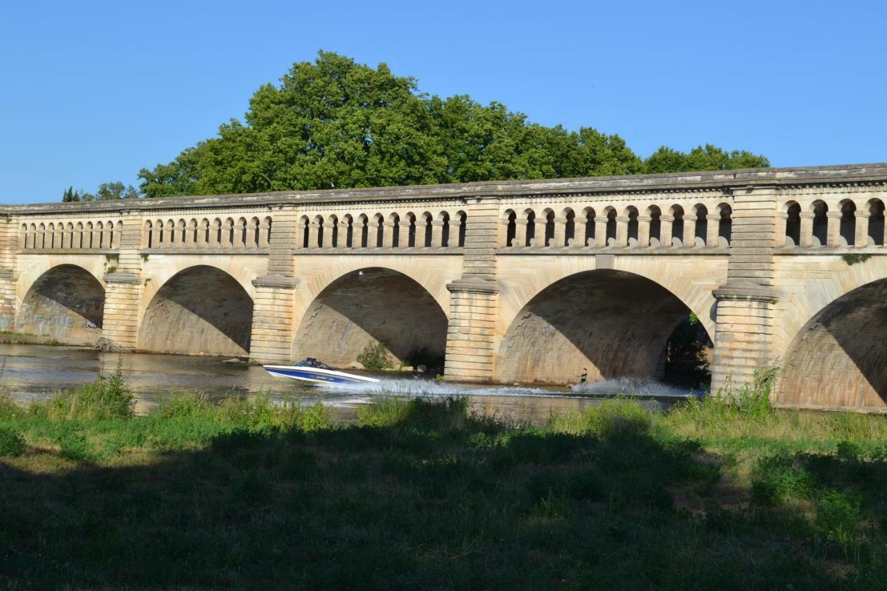 L'Instant Canal Capestang Bagian luar foto